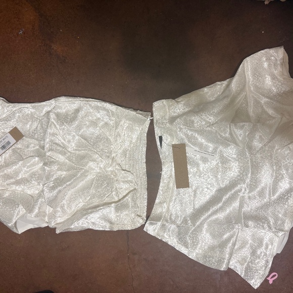 White 2-piece set top and shorts - Picture 1 of 6